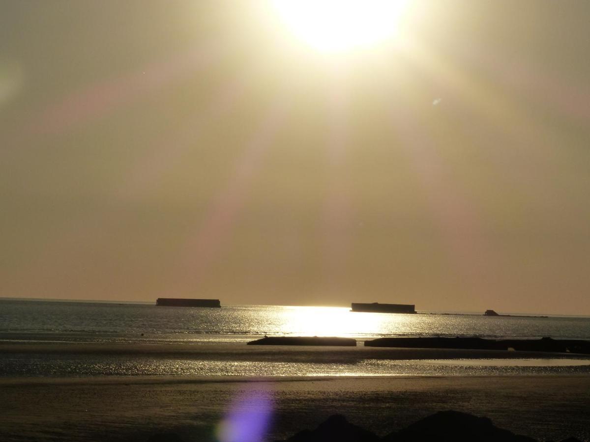 Le Ruban Bleu Face A La Mer Arromanches-les-Bains Exteriér fotografie